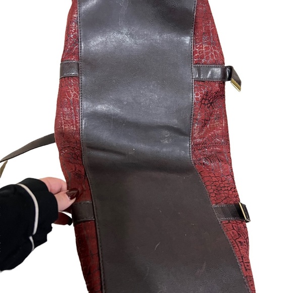 𝅺WEEKENDER bag - burgundy faux suede / amazing used condition - Picture 6 of 7